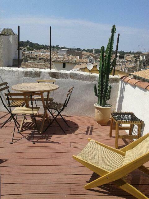 Appartement Avec Terrasse Panoramique Au Coeur De Nîmes Zewnętrze zdjęcie