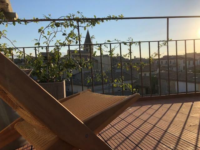 Appartement Avec Terrasse Panoramique Au Coeur De Nîmes Zewnętrze zdjęcie